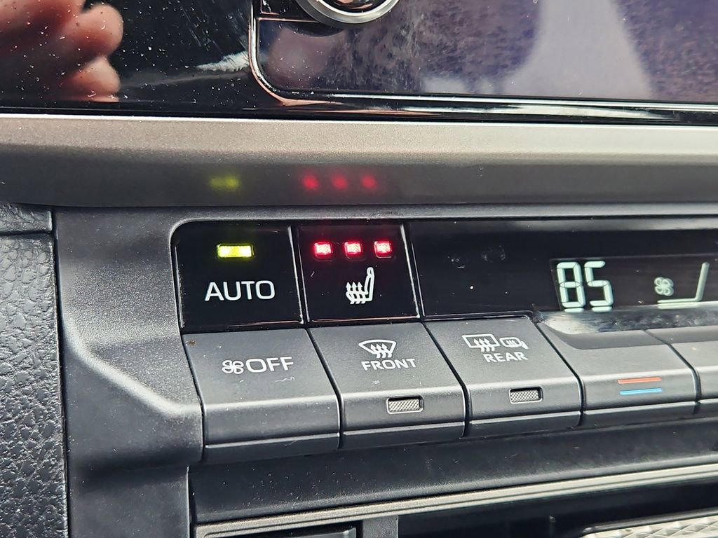 Used 2025 Toyota Camry SE w/ Convenience Package image 19