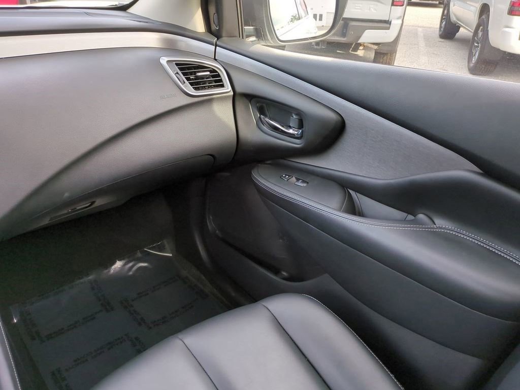Certified 2024 Nissan Murano SV w/ SV Midnight Edition Package image 17