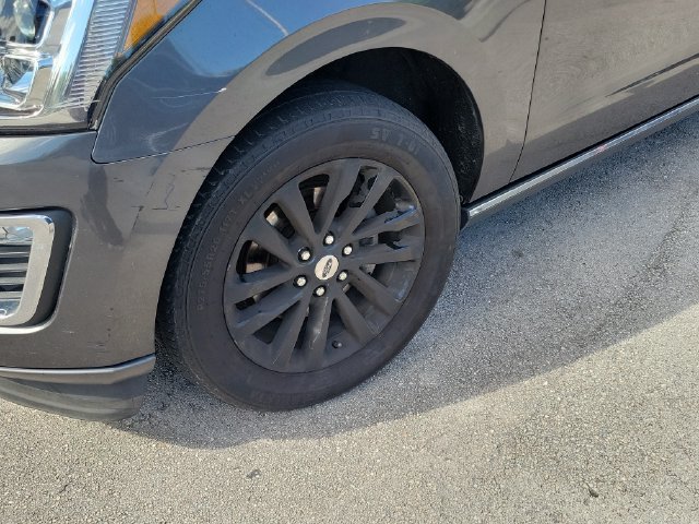 Used 2019 Ford Expedition Max Limited RWD image 3