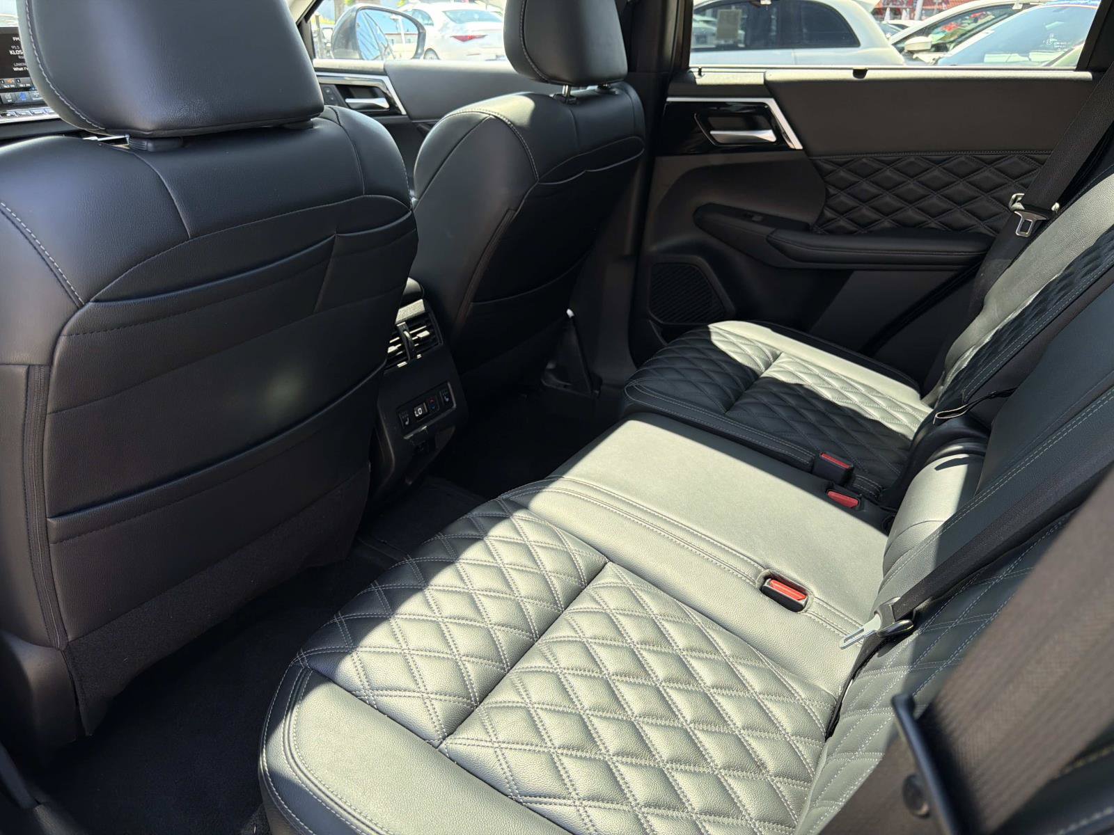 Used 2024 Mitsubishi Outlander 4WD Plug-In Hybrid image 10
