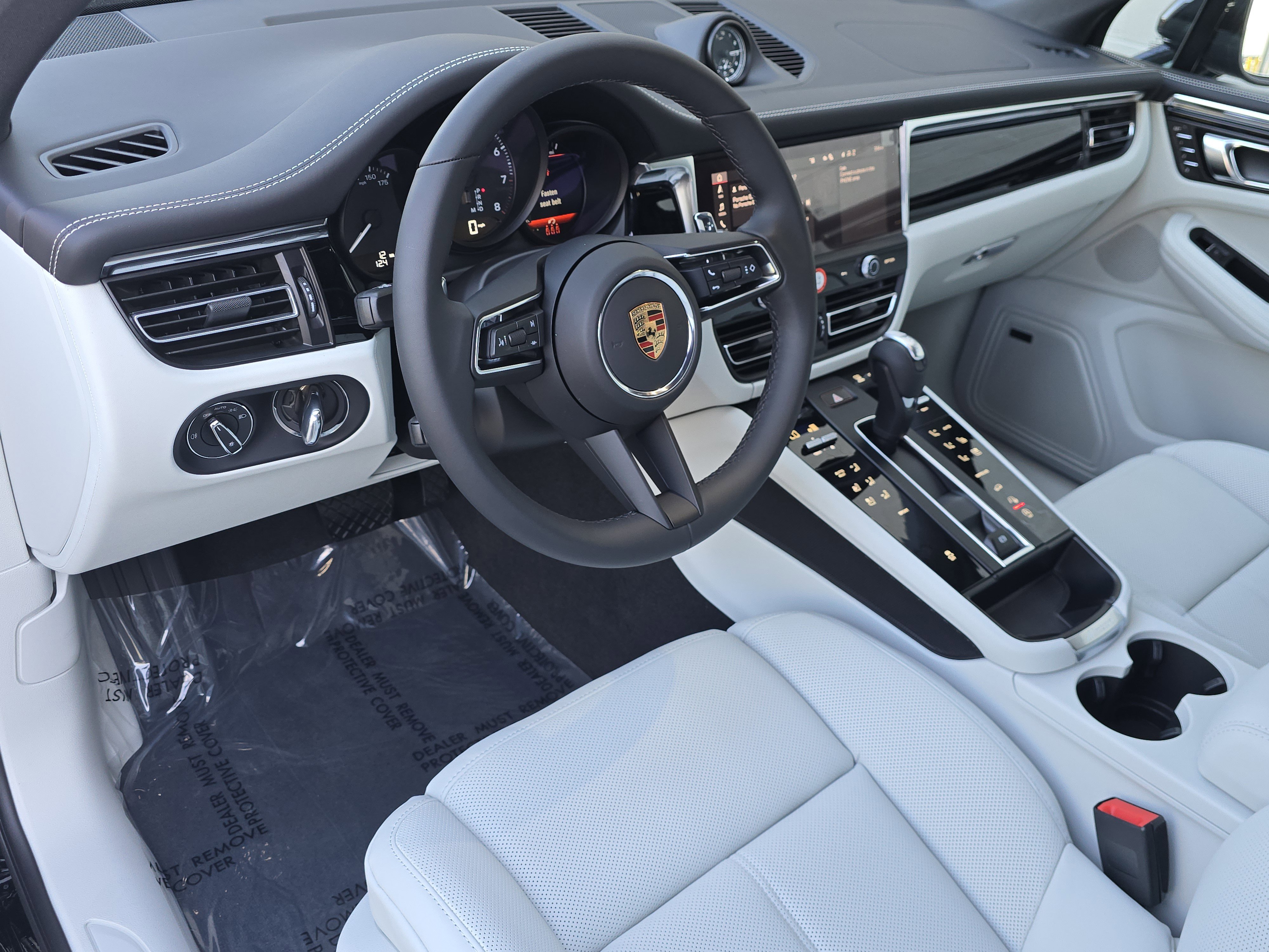 New 2026 Porsche Macan image 4