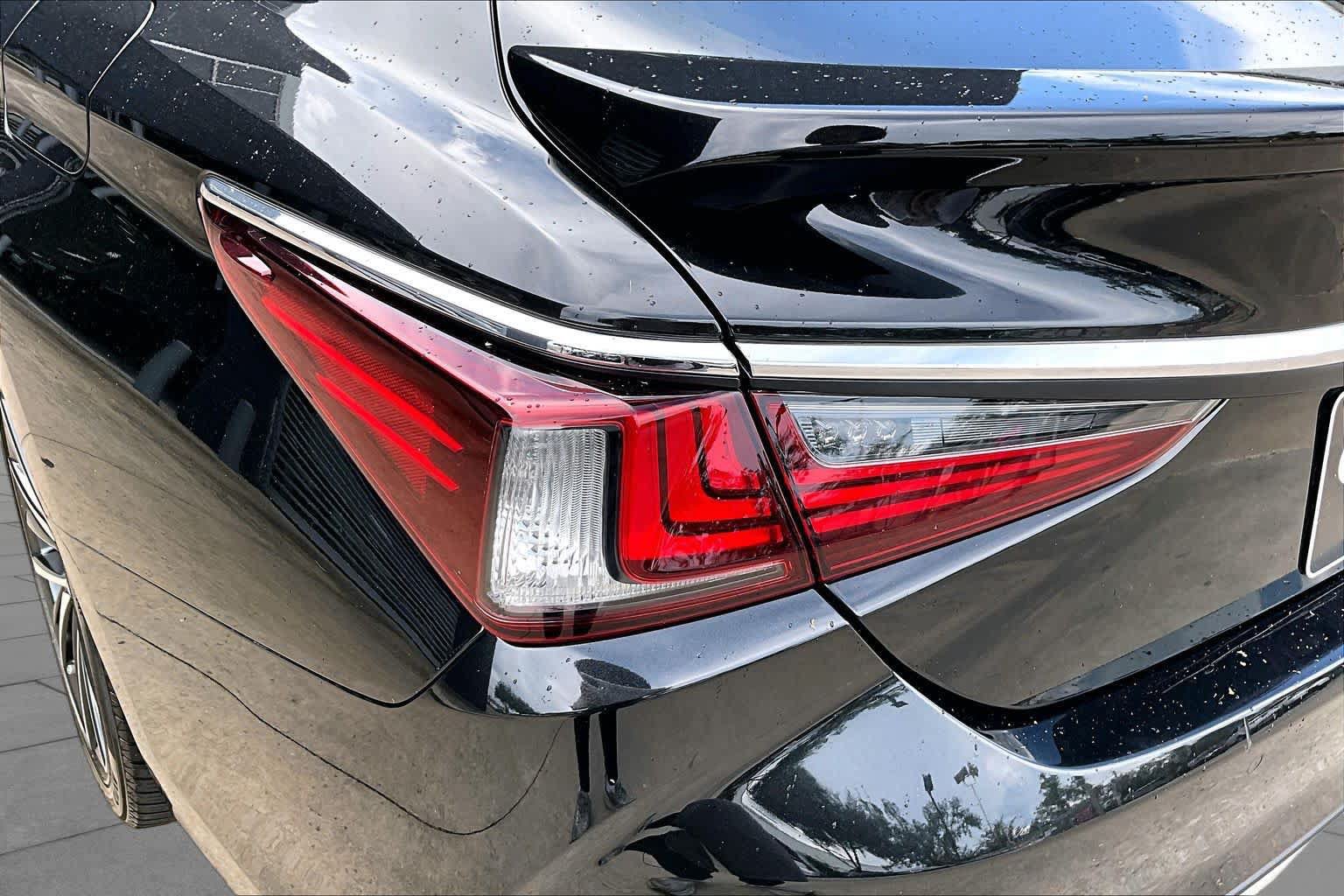 Used 2023 Lexus ES 300h w/ Premium Package FWD image 27