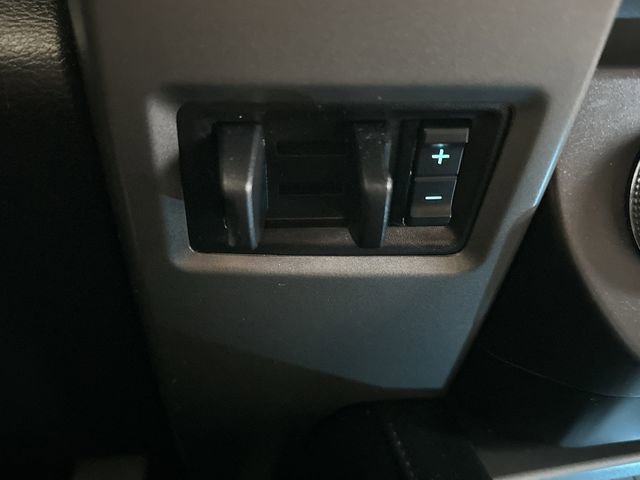 Used 2021 Ford Expedition XLT image 28