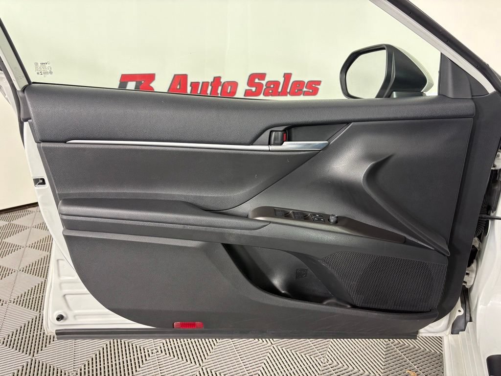 Used 2023 Toyota Camry SE FWD image 12