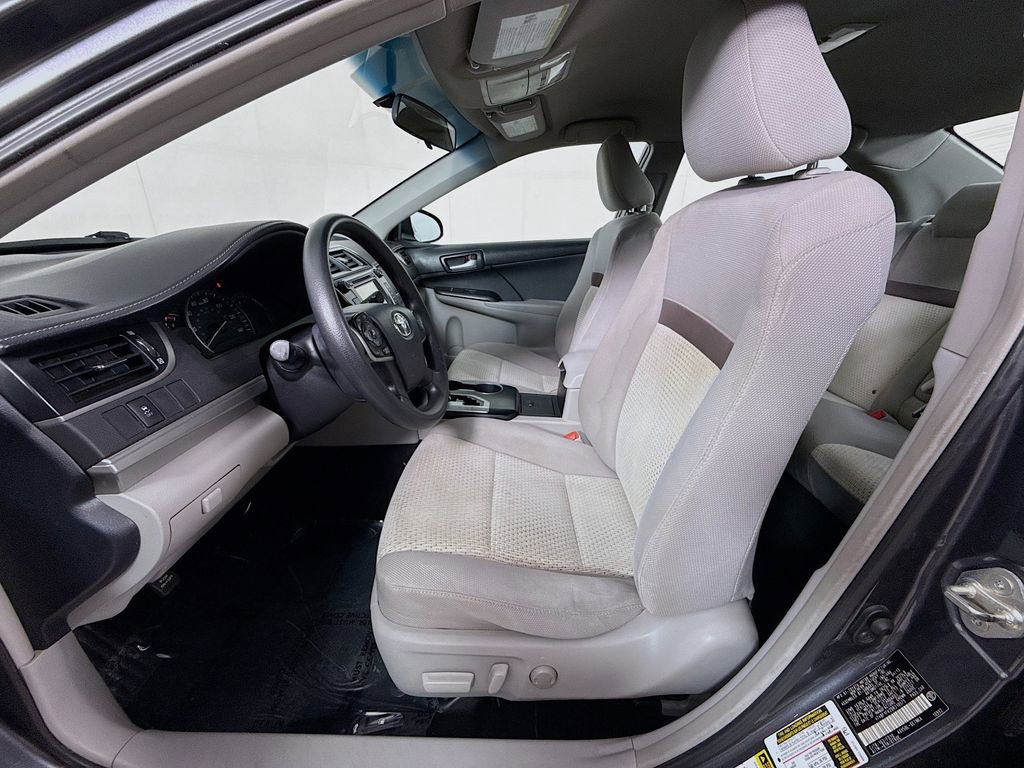 Used 2013 Toyota Camry LE FWD image 22