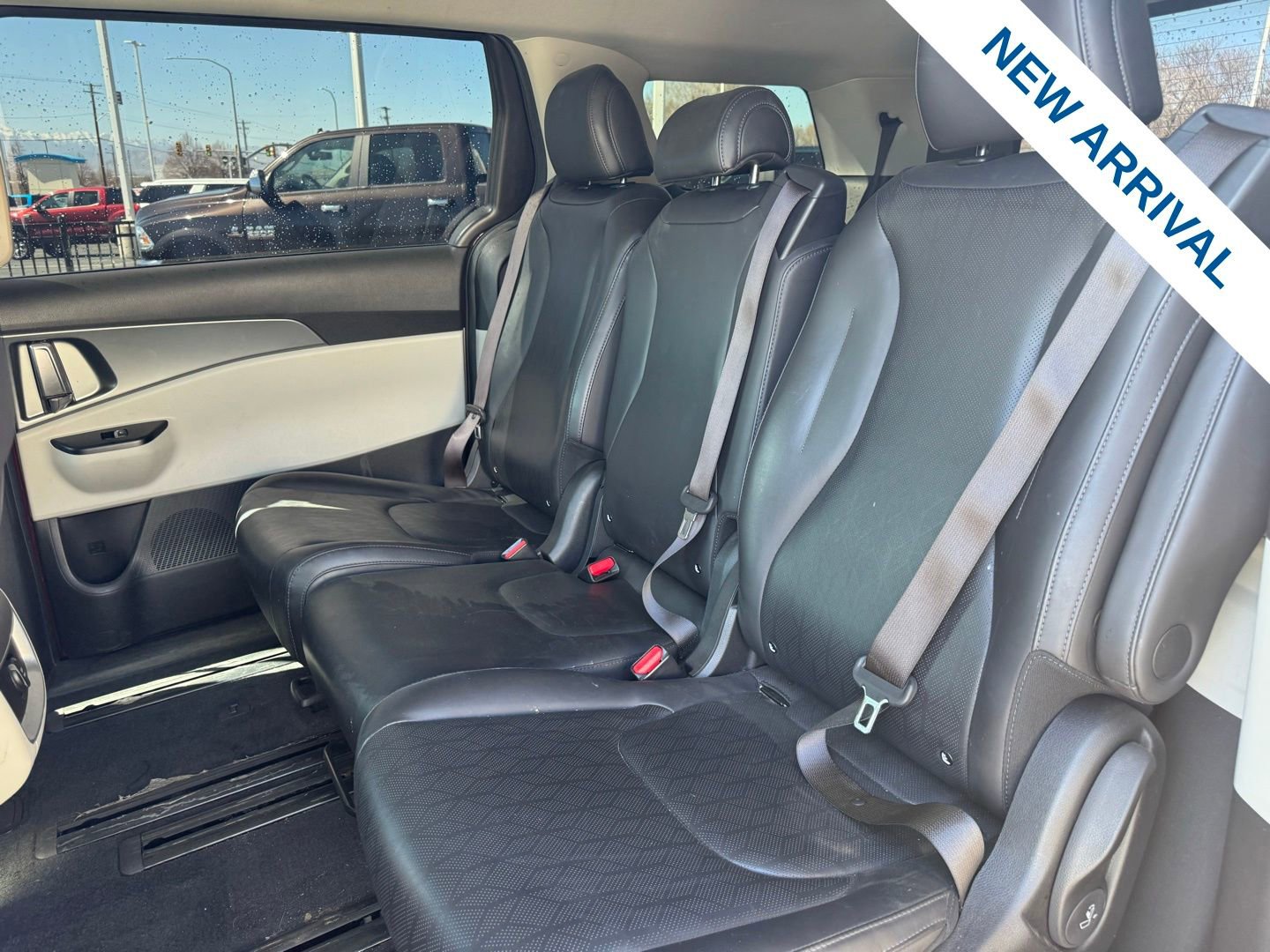 Used 2022 Kia Carnival LX image 14