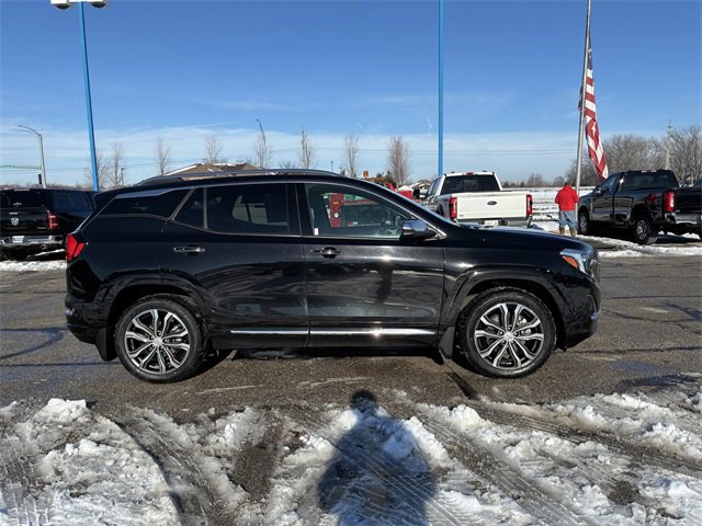 Used 2020 GMC Terrain Denali w/ Denali Premium Package image 3