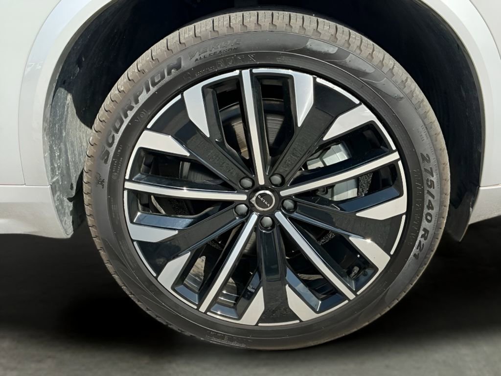 Used 2025 Volvo XC90 B6 Plus image 12