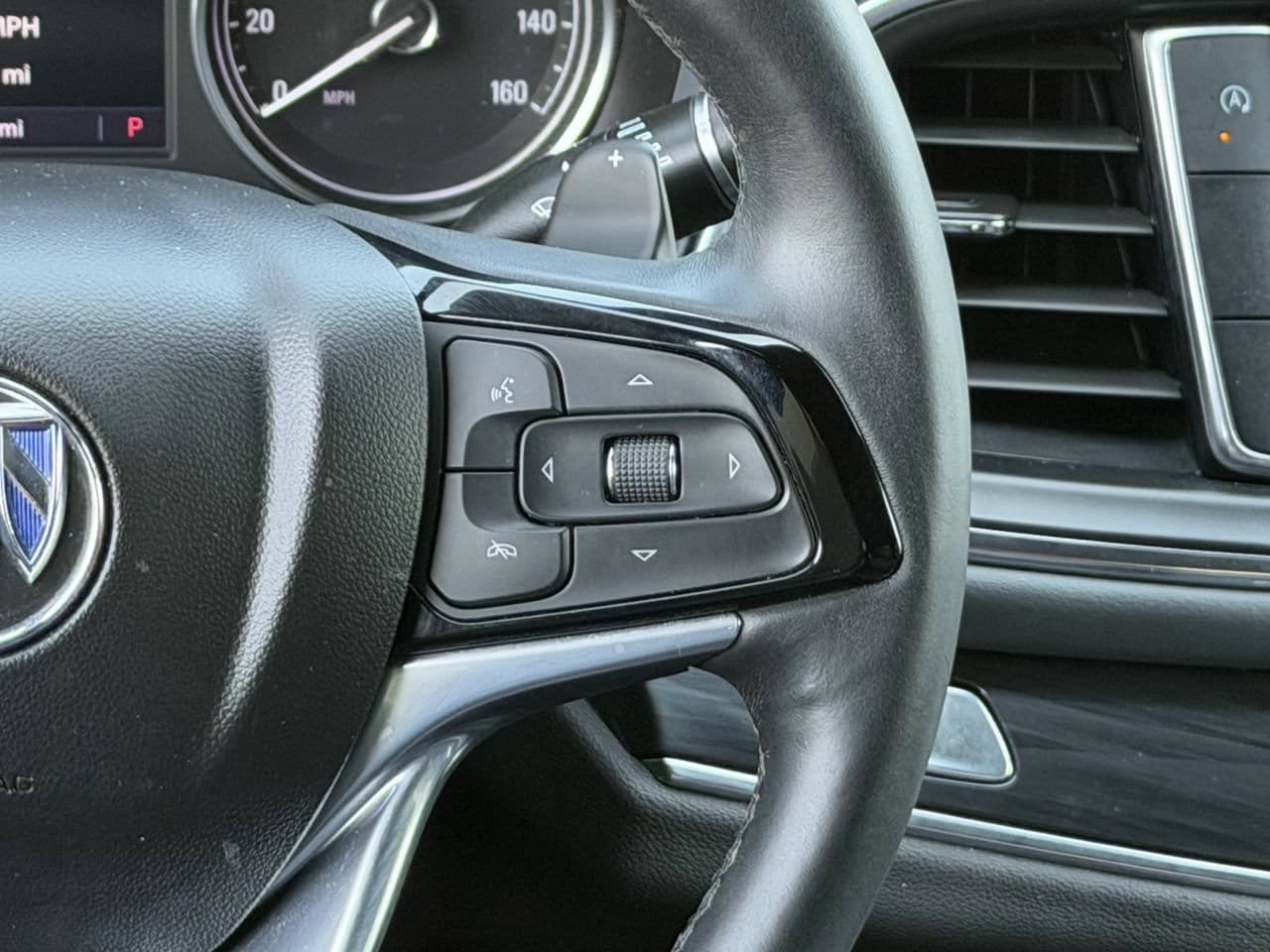 Used 2022 Buick Enclave Essence FWD image 13