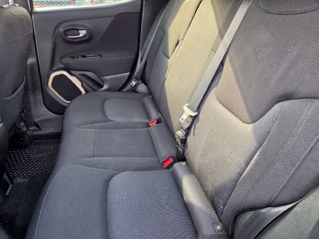 Used 2016 Jeep Renegade Latitude w/ Cold Weather Group AWD/4WD image 11