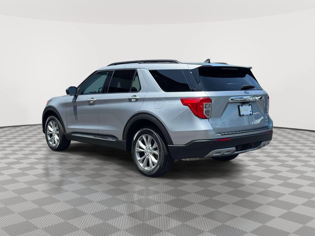 Used 2023 Ford Explorer XLT w/ Equipment Group 202A AWD/4WD image 5