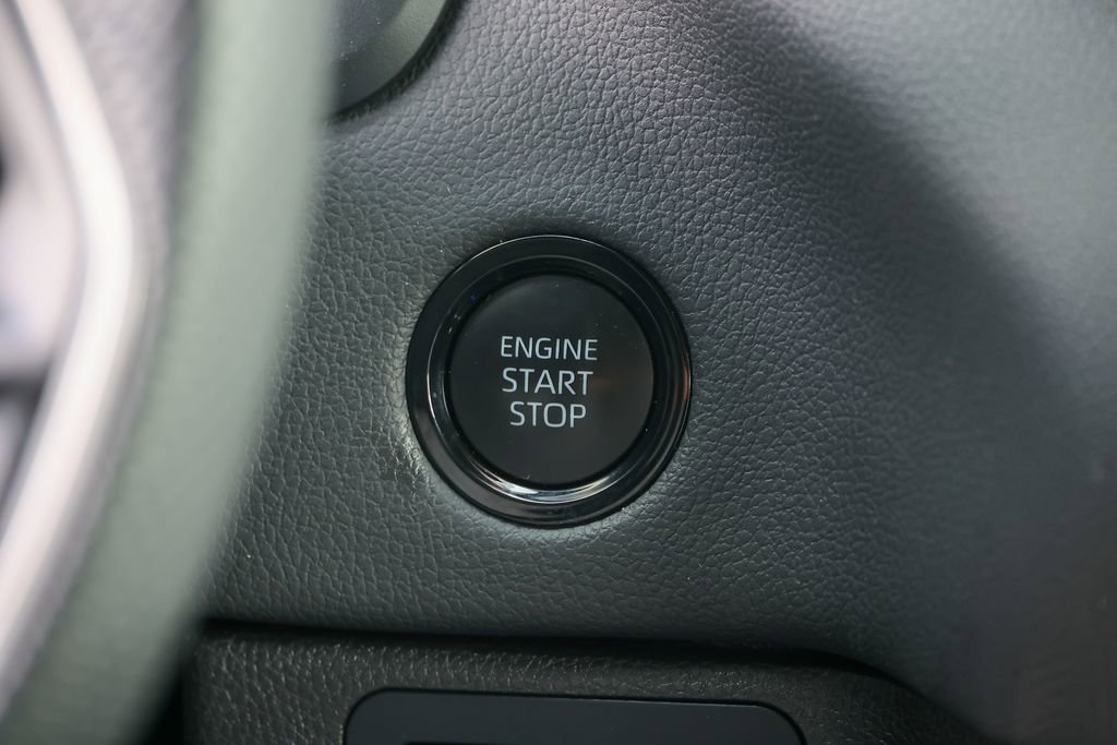 Used 2025 Toyota Tundra Limited AWD/4WD image 13