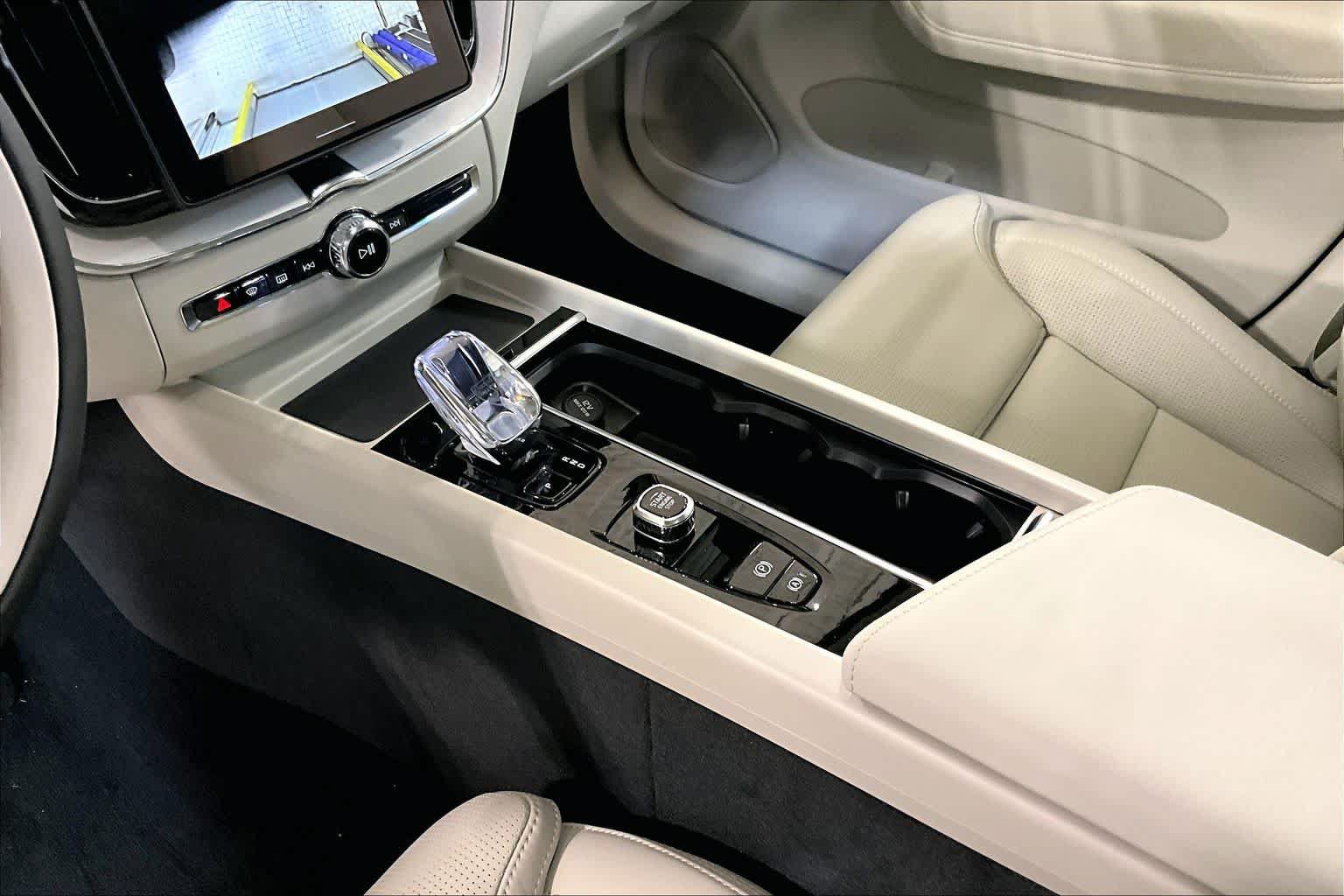 New 2027 Volvo XC60 B5 Ultra AWD/4WD image 10