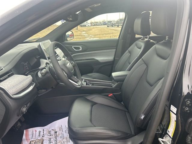 New 2025 Jeep Compass Latitude image 14