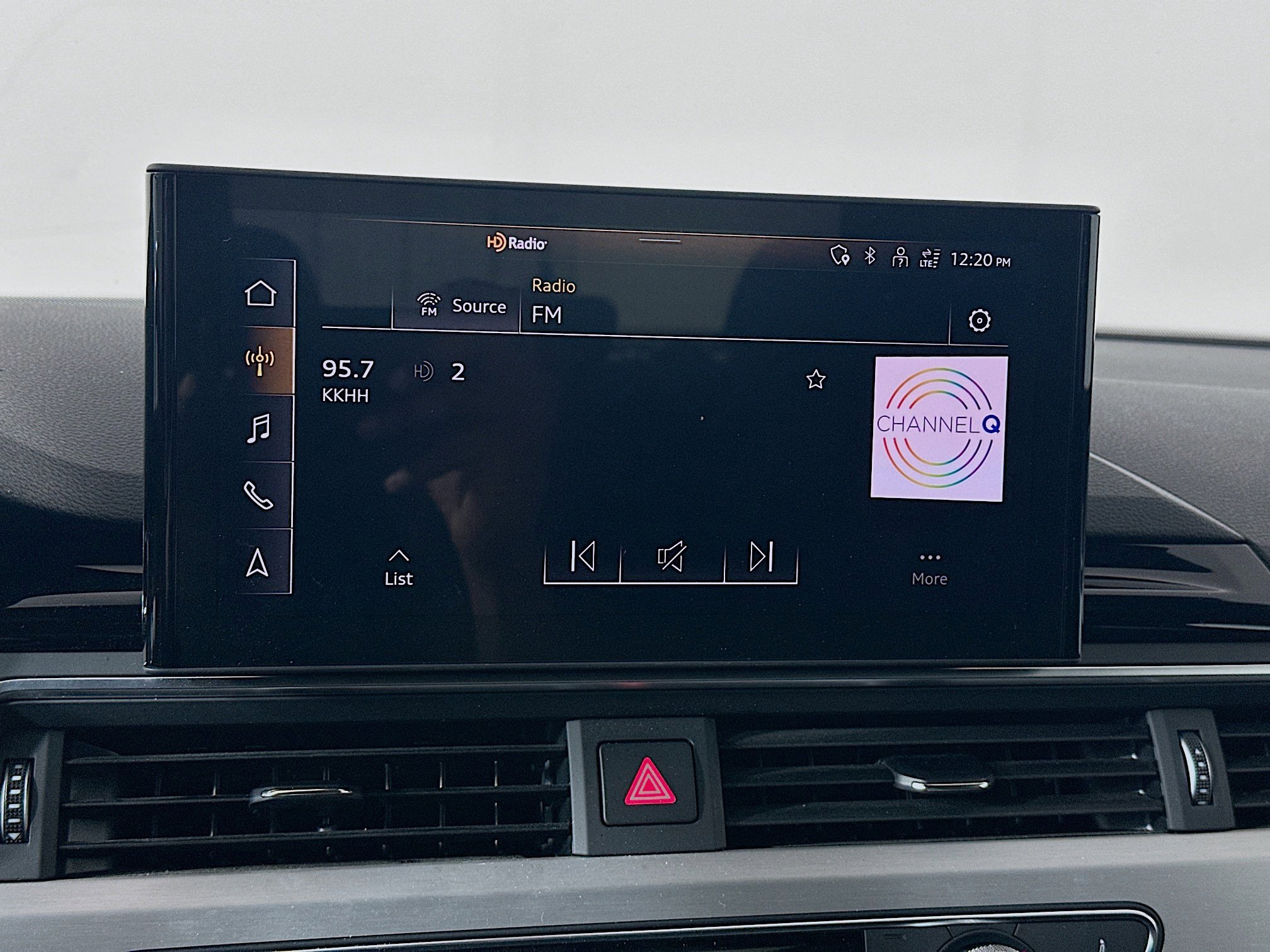 Used 2022 Audi A4 2.0T Premium Plus w/ Premium Plus Package AWD/4WD image 19