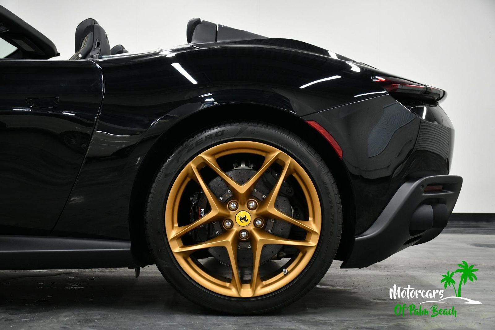 Used 2024 Ferrari Roma Spider RWD image 8