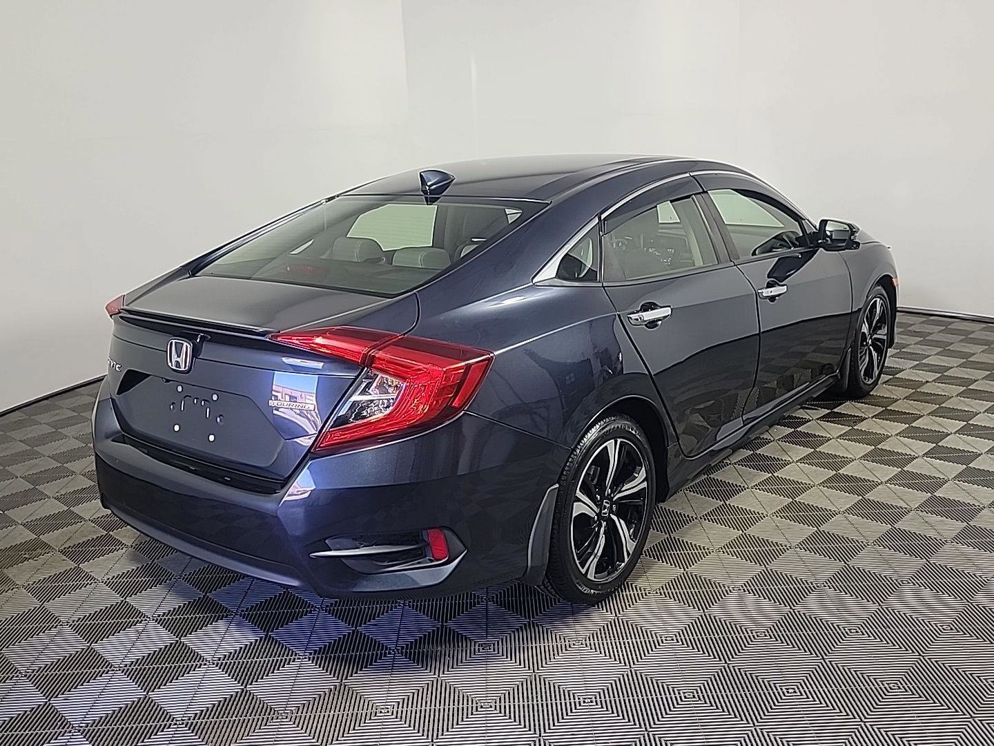 Certified 2018 Honda Civic Touring image 4