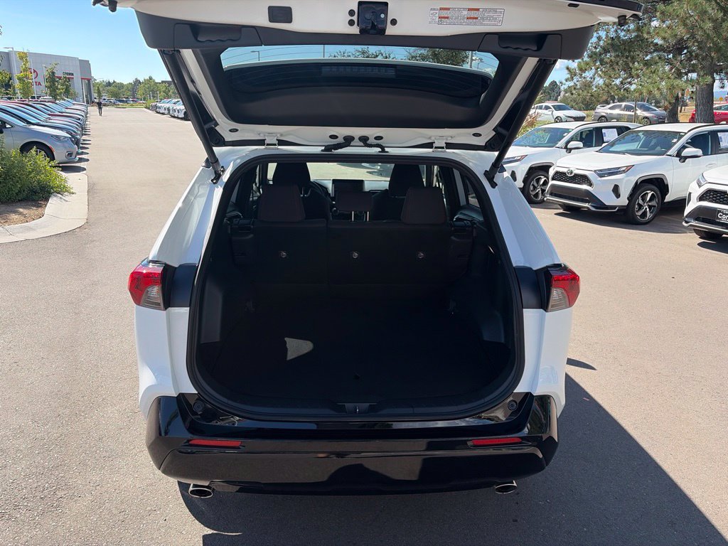 Used 2025 Toyota RAV4 SE AWD/4WD image 15