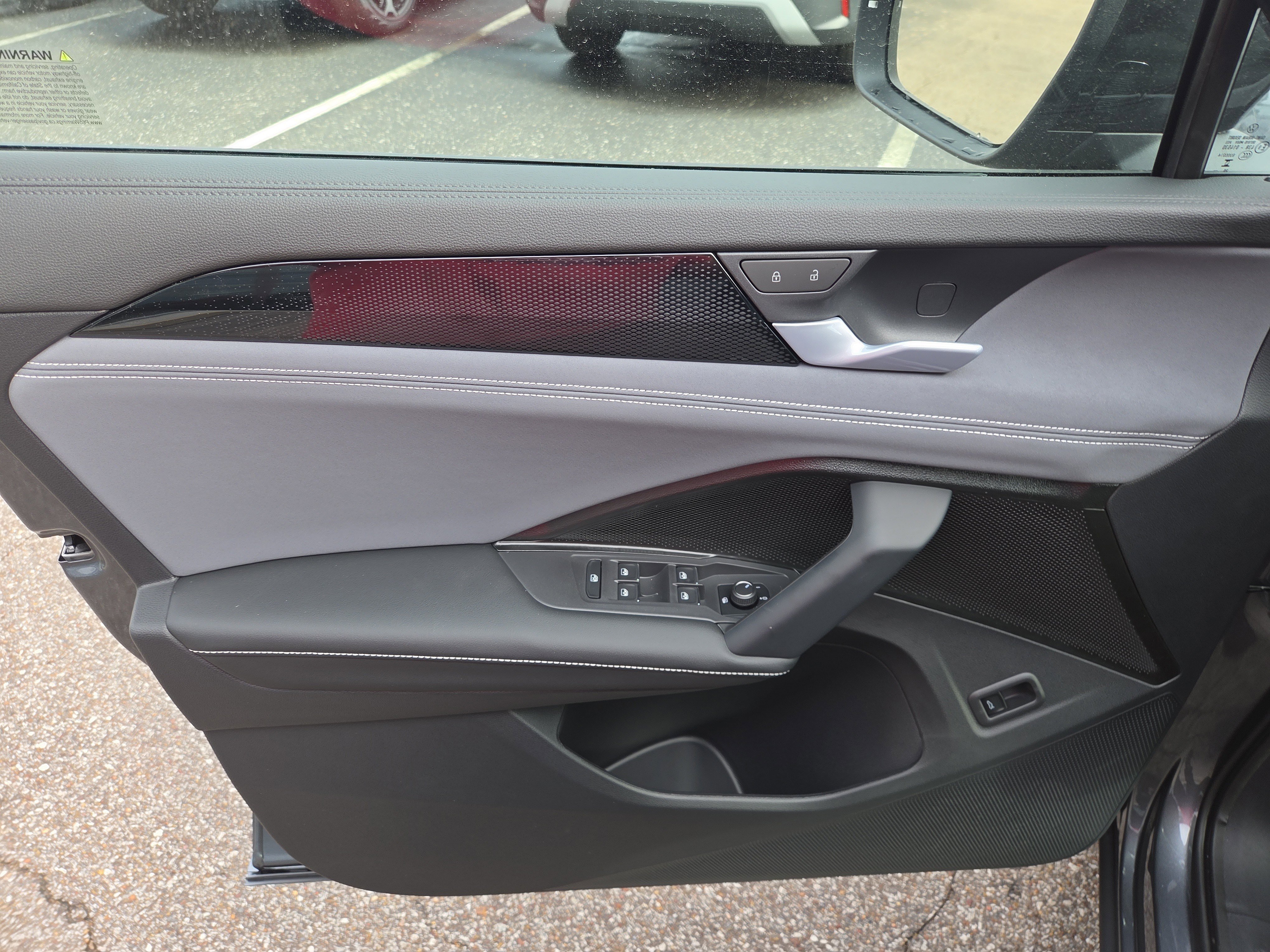 New 2026 Volkswagen Tiguan SE R-Line image 5