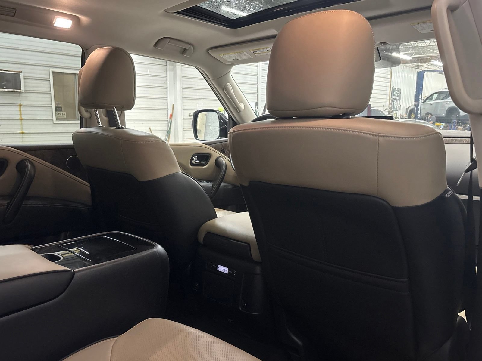 Used 2023 INFINITI QX80 Premium Select w/ Cargo Package AWD/4WD image 34