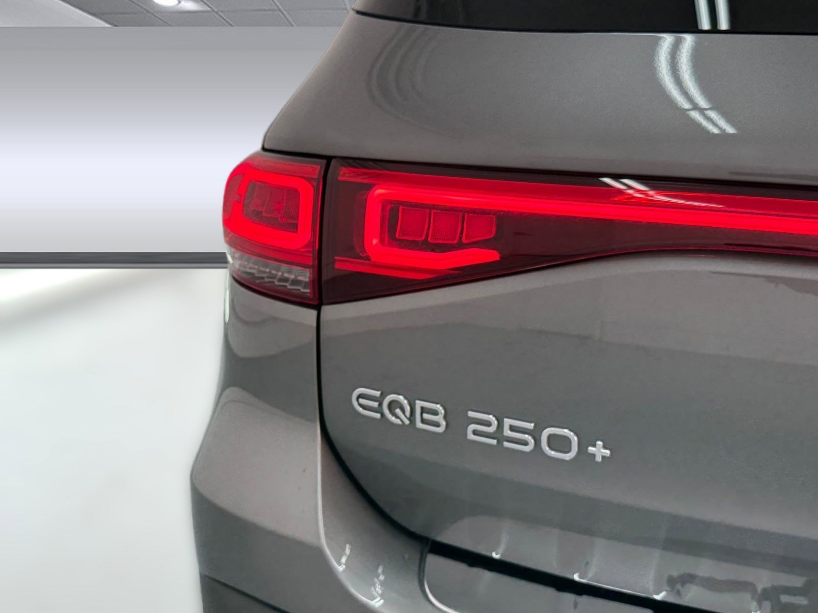 Used 2023 Mercedes-Benz EQB 250+ image 11