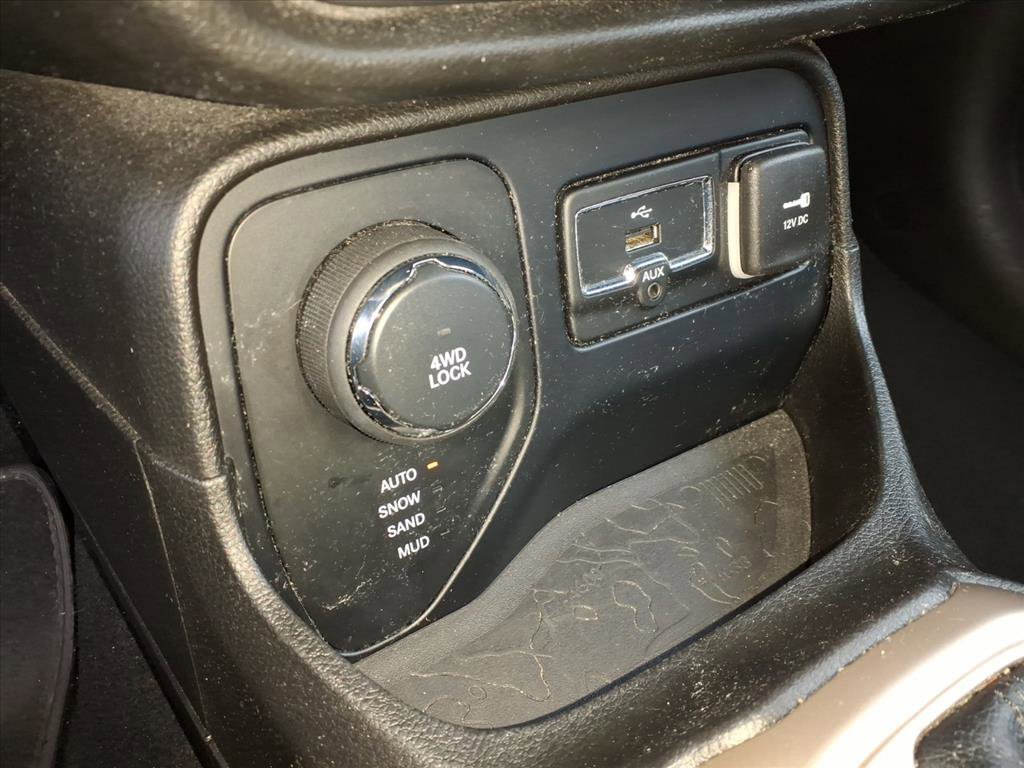 Used 2016 Jeep Renegade Sport w/ Power & Air Group image 25