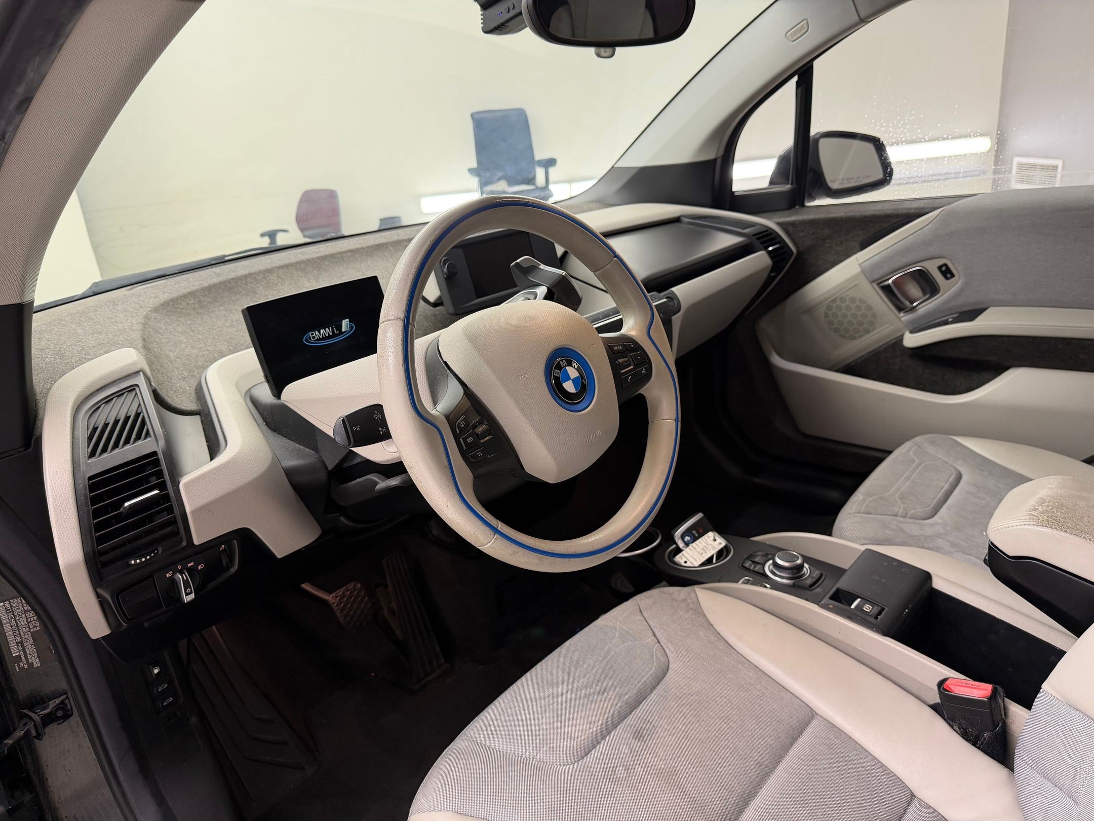 Used 2015 BMW i3 w/ Range Extender RWD image 4