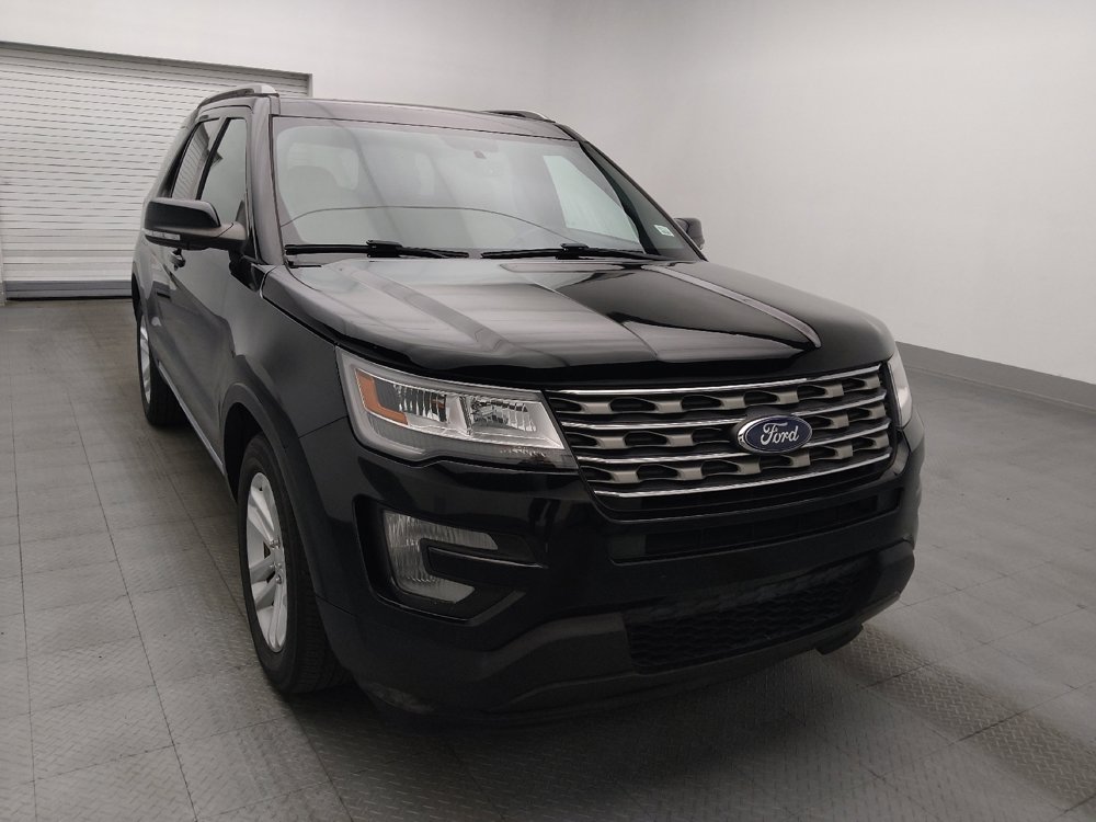 Used 2017 Ford Explorer XLT w/ Equipment Group 202A FWD image 14