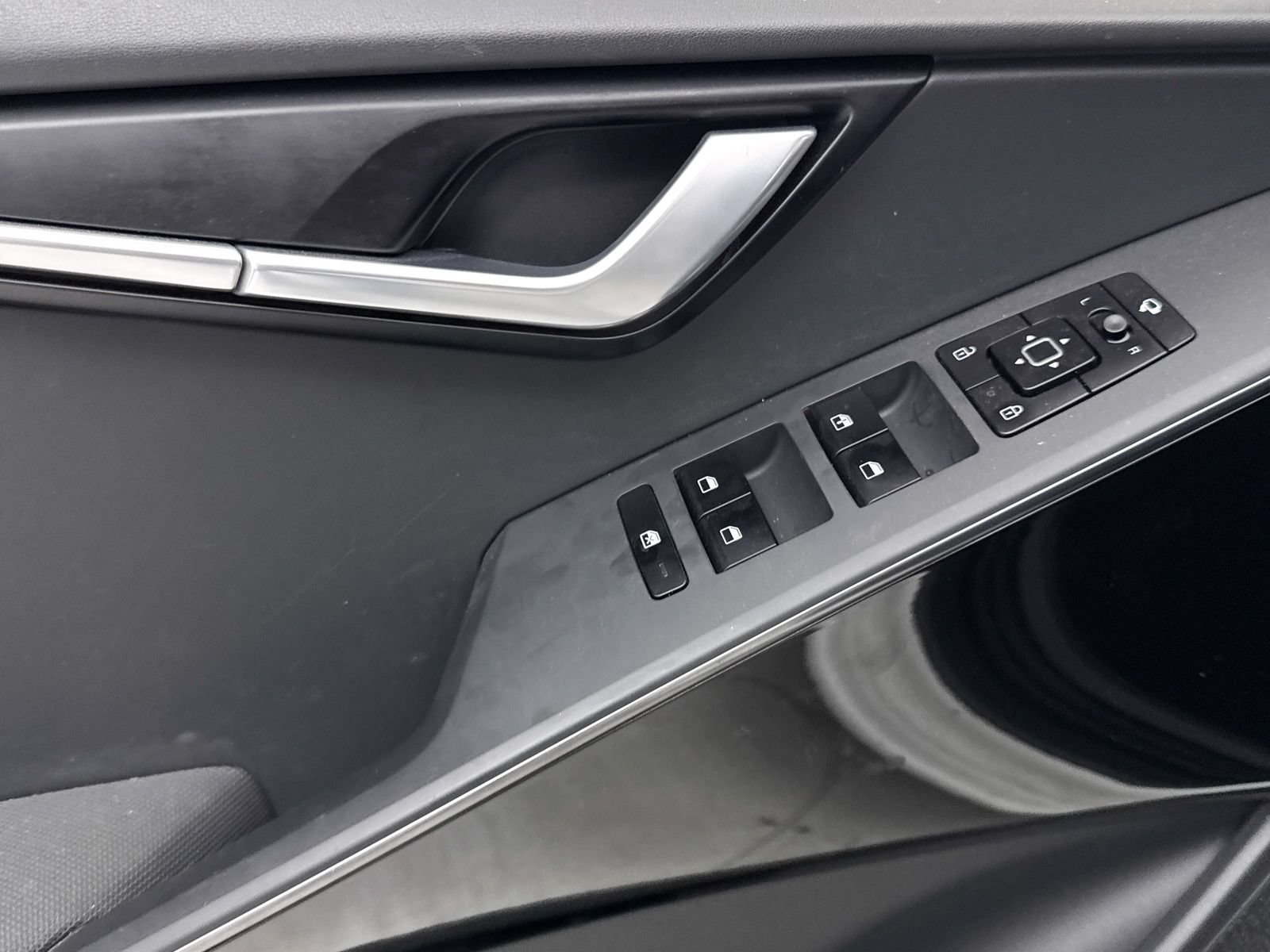 Used 2023 Kia Niro EX Touring FWD image 28