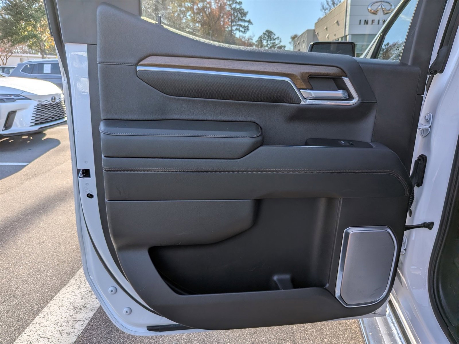 Used 2023 Chevrolet Silverado 1500 High Country image 26