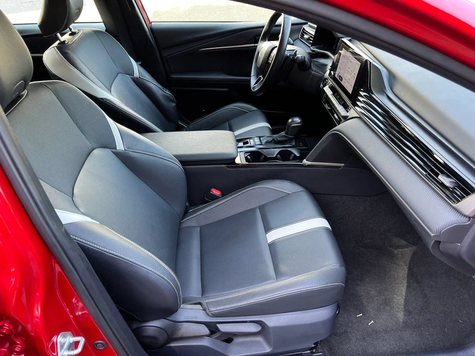 Used 2025 Toyota Camry SE FWD image 8
