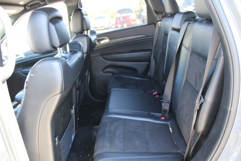 Used 2020 Jeep Grand Cherokee Altitude RWD image 14
