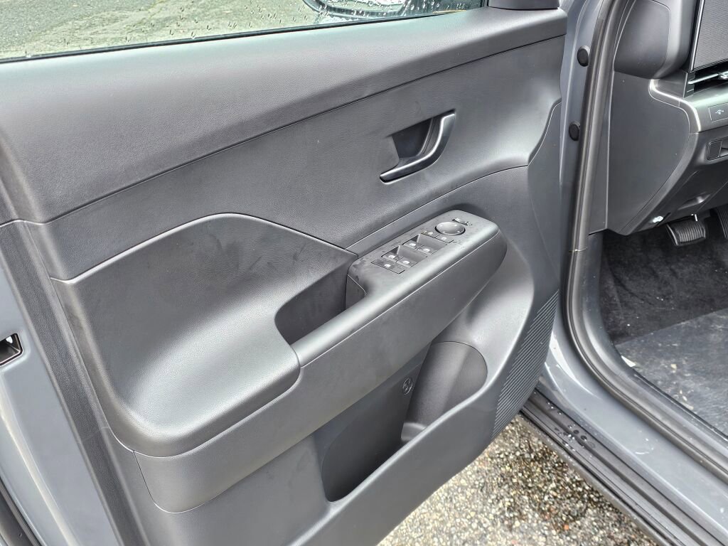 New 2026 Hyundai Kona SE image 17