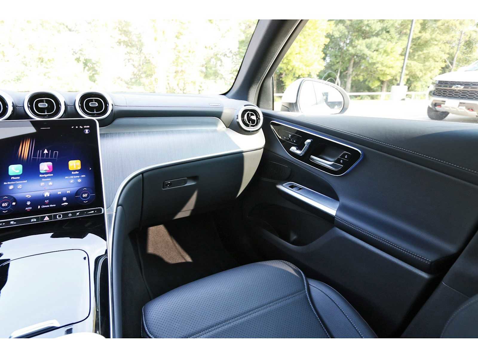 Used 2025 Mercedes-Benz GLC 300 image 8