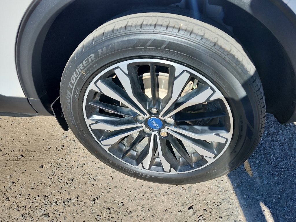 Used 2021 Ford Escape SE w/ SE Sport Appearance Package image 11