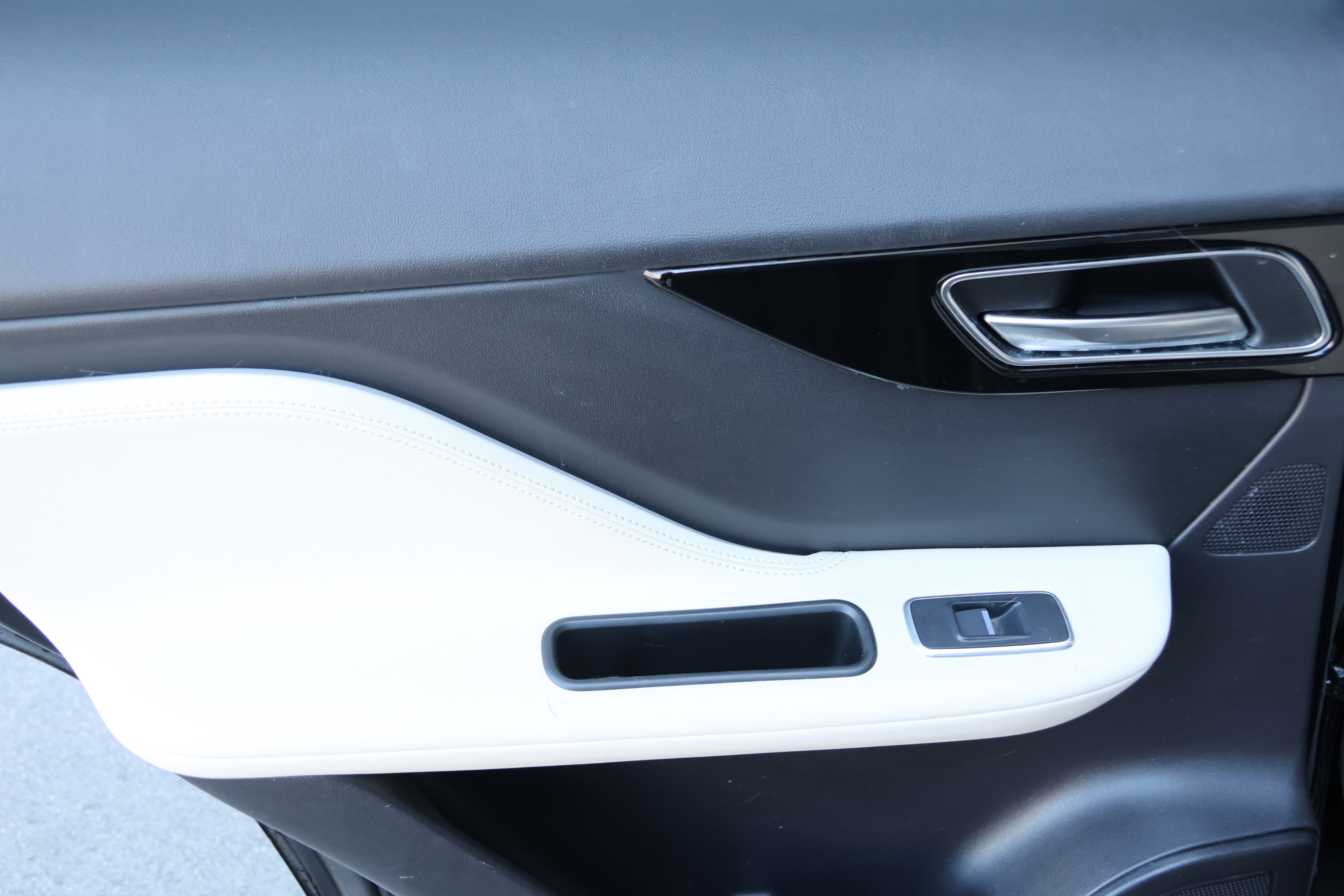 Used 2020 Jaguar F-PACE Prestige image 33