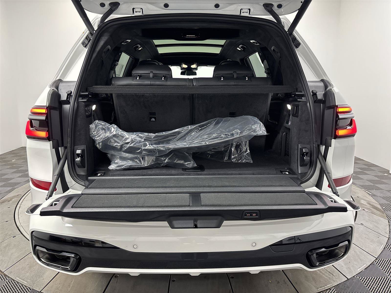 New 2027 BMW X7 xDrive40i w/ M Sport Package AWD/4WD image 21