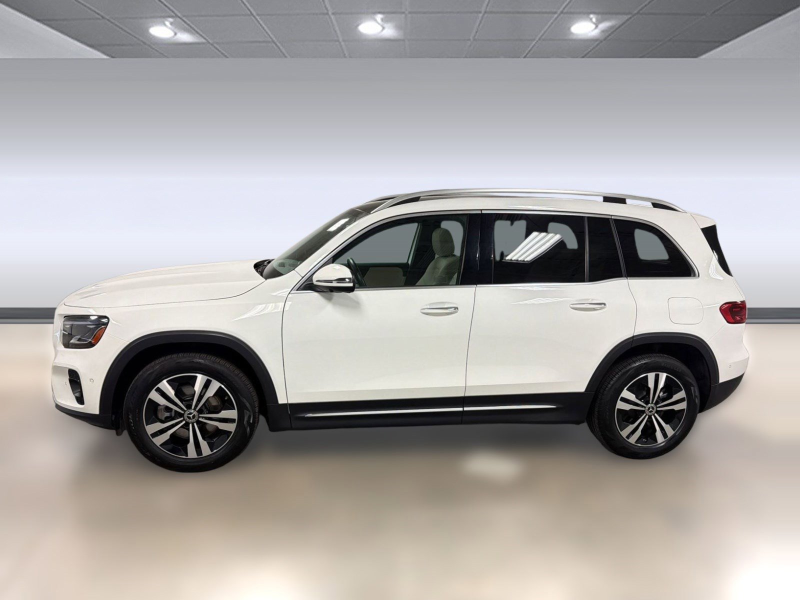 Used 2025 Mercedes-Benz GLB 250 image 2