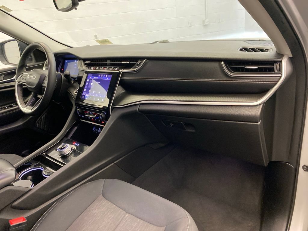 Certified 2023 Jeep Grand Cherokee Laredo AWD/4WD image 24