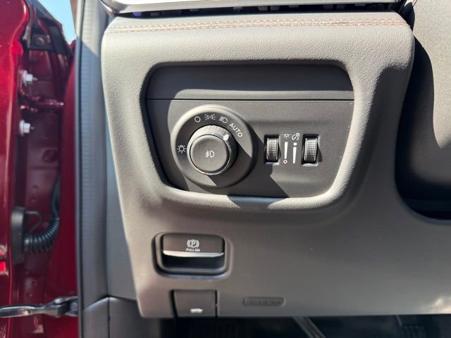 New 2025 Jeep Grand Cherokee Summit image 12