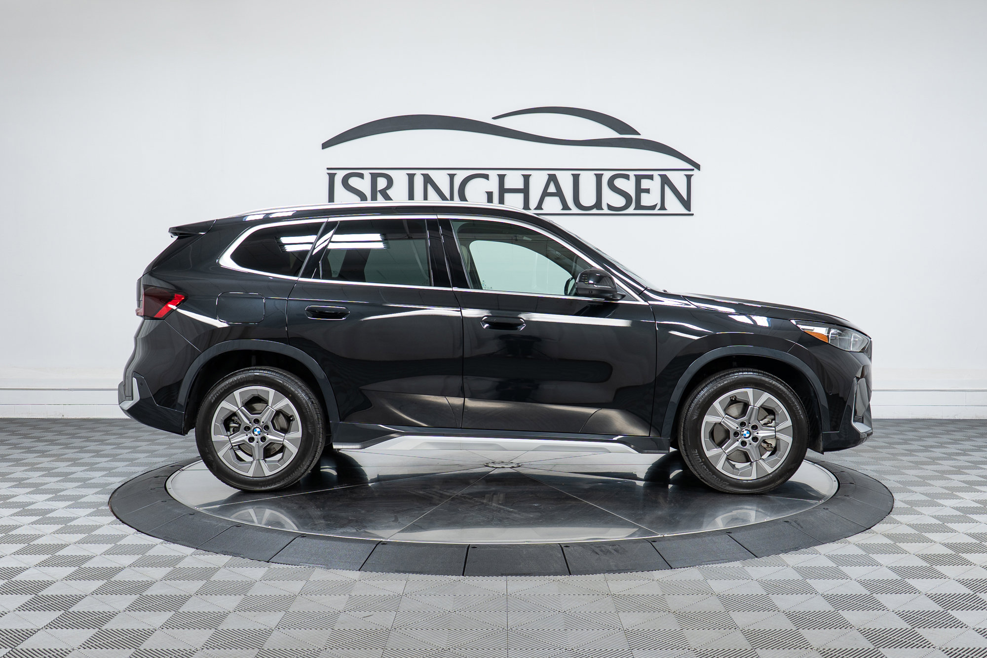 Used 2025 BMW X1 xDrive28i w/ Technology Package image 4