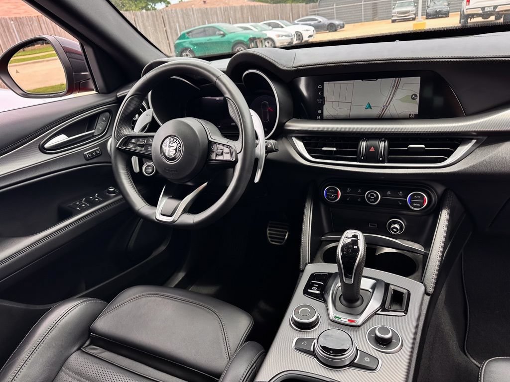 Used 2025 Alfa Romeo Stelvio Sprint AWD/4WD image 11