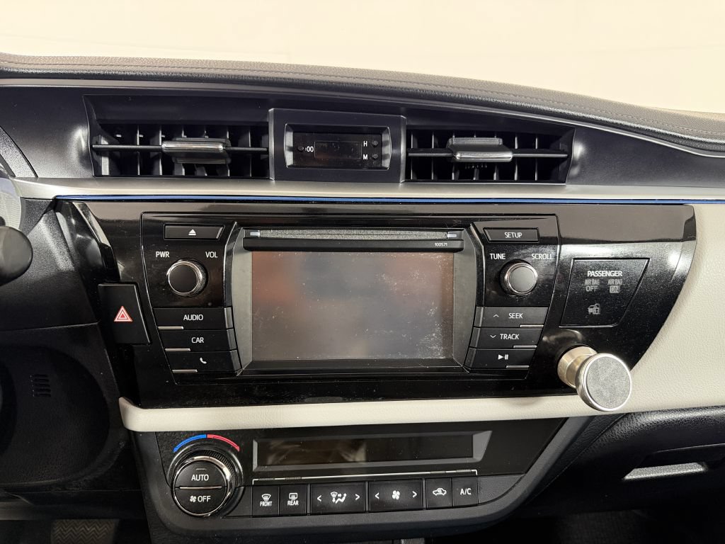 Used 2016 Toyota Corolla LE FWD image 30