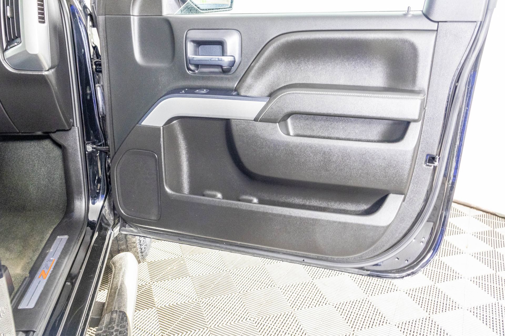 Used 2018 Chevrolet Silverado 1500 LT w/ LT Convenience Package image 37