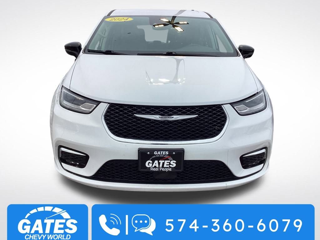 Used 2024 Chrysler Pacifica Touring-L image 2