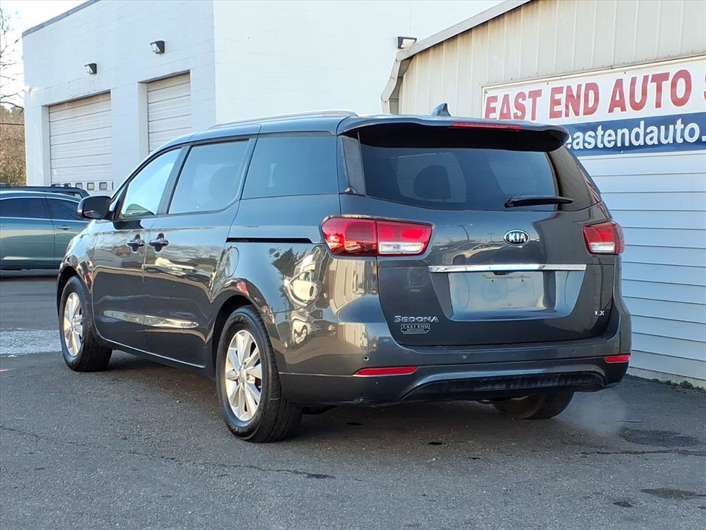 Used 2016 Kia Sedona LX w/ LX Convenience Package image 3