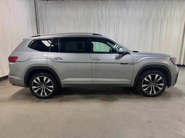Used 2022 Volkswagen Atlas SEL Premium image 3