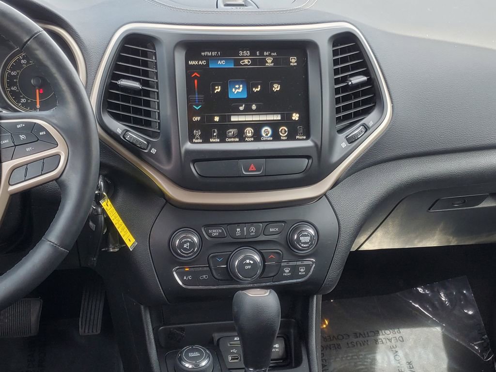 Used 2017 Jeep Cherokee Latitude w/ Cold Weather Group AWD/4WD image 26