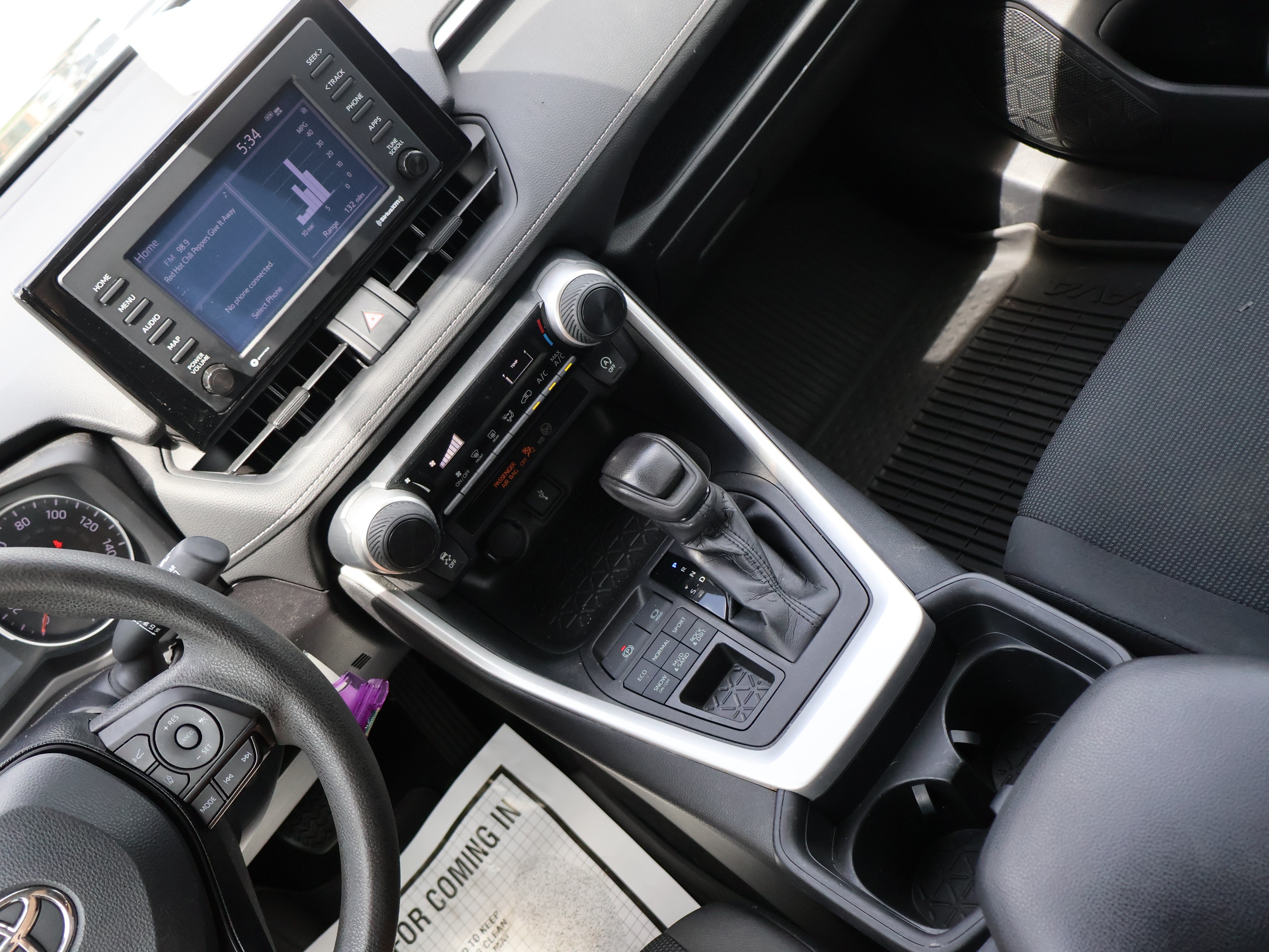 Used 2020 Toyota RAV4 LE AWD/4WD image 17