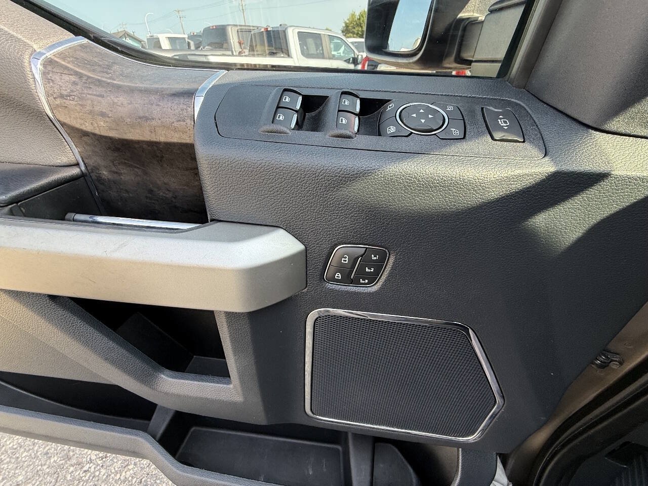 Used 2022 Ford F250 Lariat w/ Tremor Off-Road Package AWD/4WD image 15